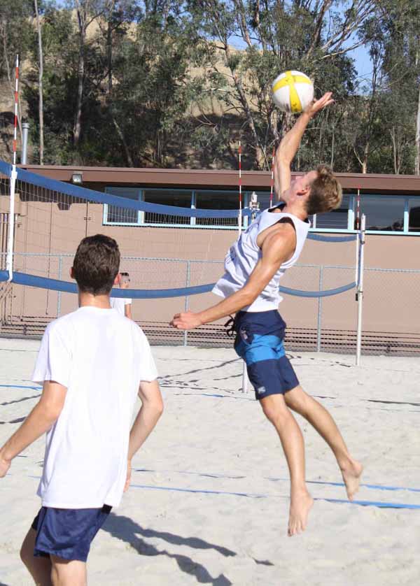 Junior+Ben+Lolly-Wilson+jumps+high+to+spike+the+competition.