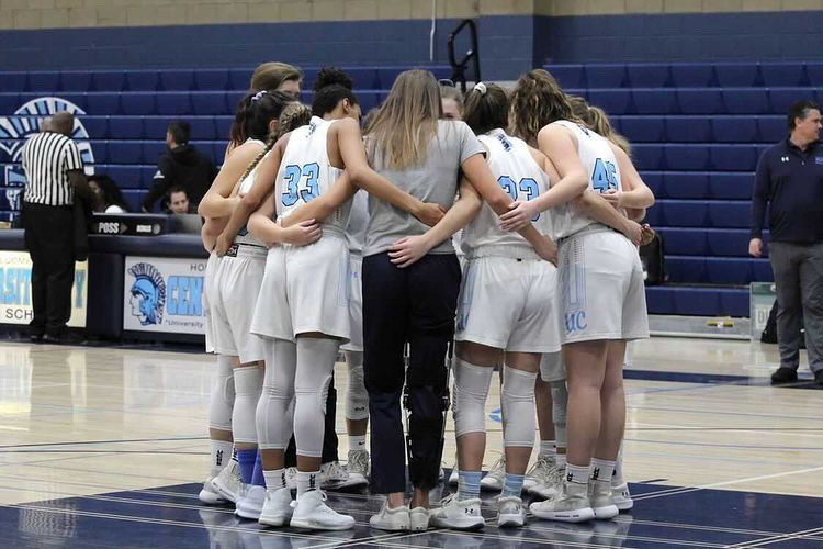 The 2019 Girls Basketball Team huddles before a game 