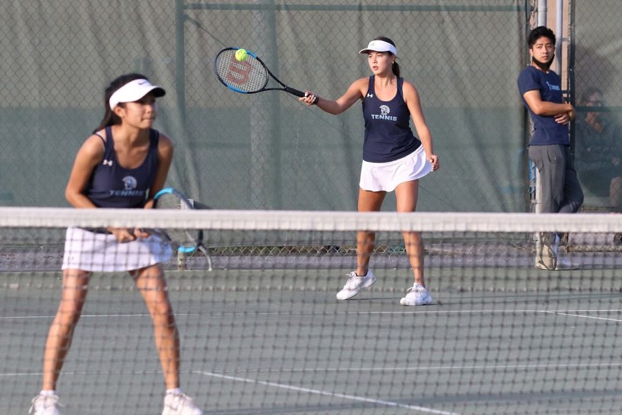 Senior+Jasmine+Nguyen+and+Sophmore+Melissa+Mar+playing+in+a+home+doubles+match.