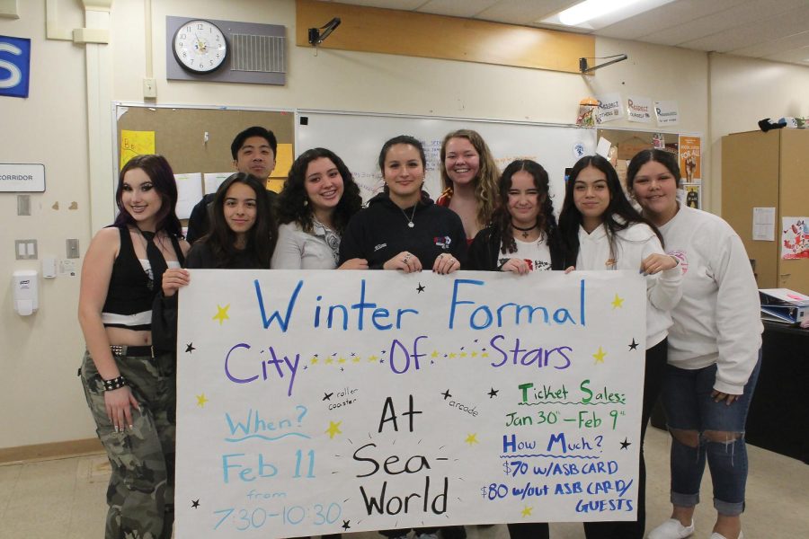 ASB+members+promote+the+%E2%80%9CCity+of+Stars%E2%80%9D+Winter+Formal.