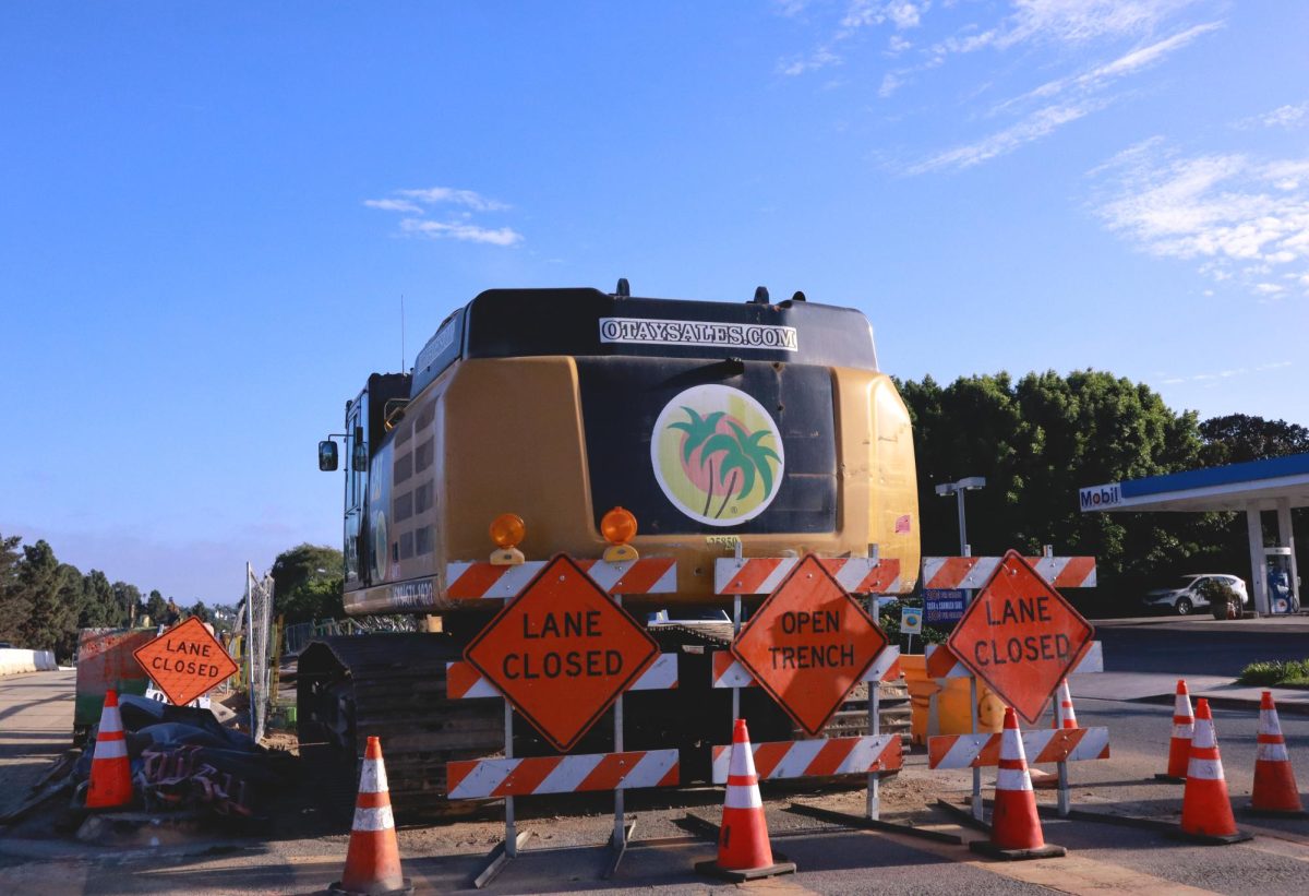 Construction+continues+at+the+corner+of+Governor+Drive+and+Genesee+Avenue+and+will+continue+past+UC+High.