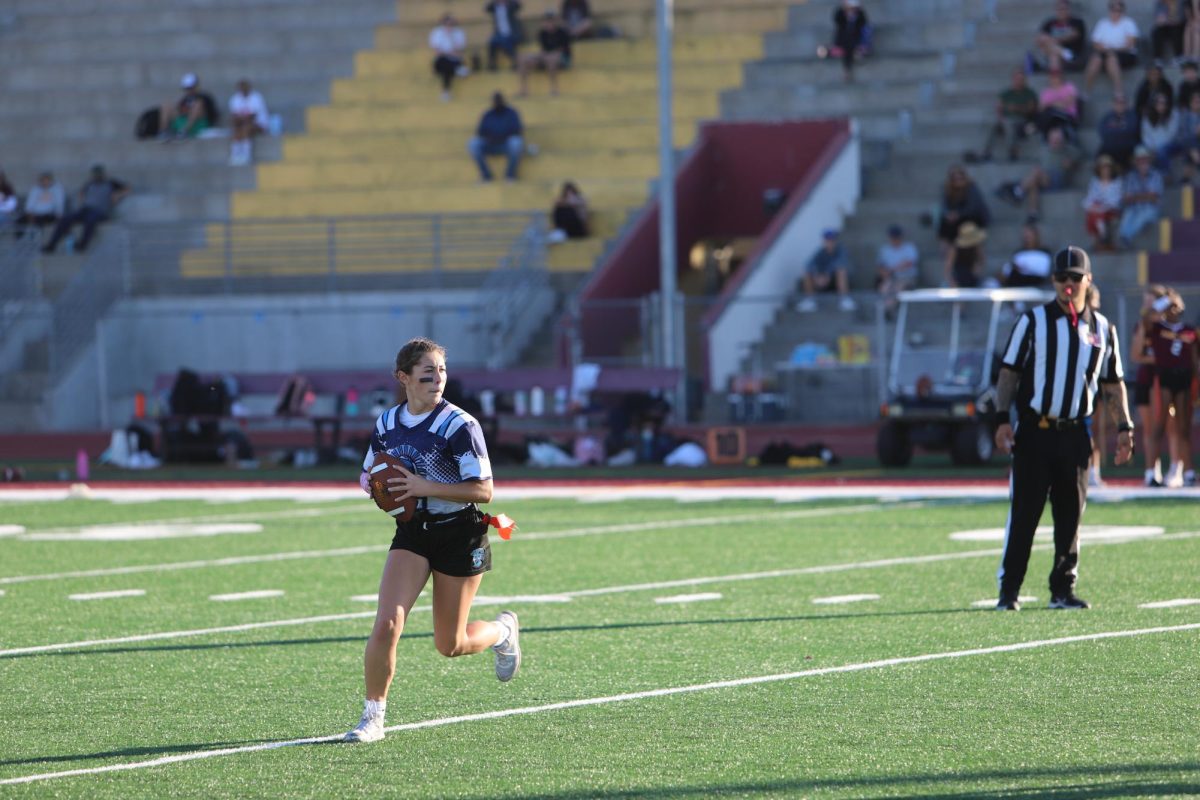 Quarterback+Senior+Bella+Giron+during+a+game