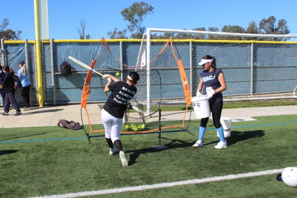 Senior Alani Sandoval and Freshman Sydni Sandoval 
practicing their swings on the tee.