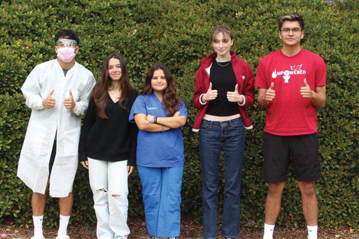 Seniors Leo Romero, Andrea Lanatta-Valera, Eryn Medina, Eliza Hudson, and Gregorio Zarraga are among the Biomed pathway’s interning students.