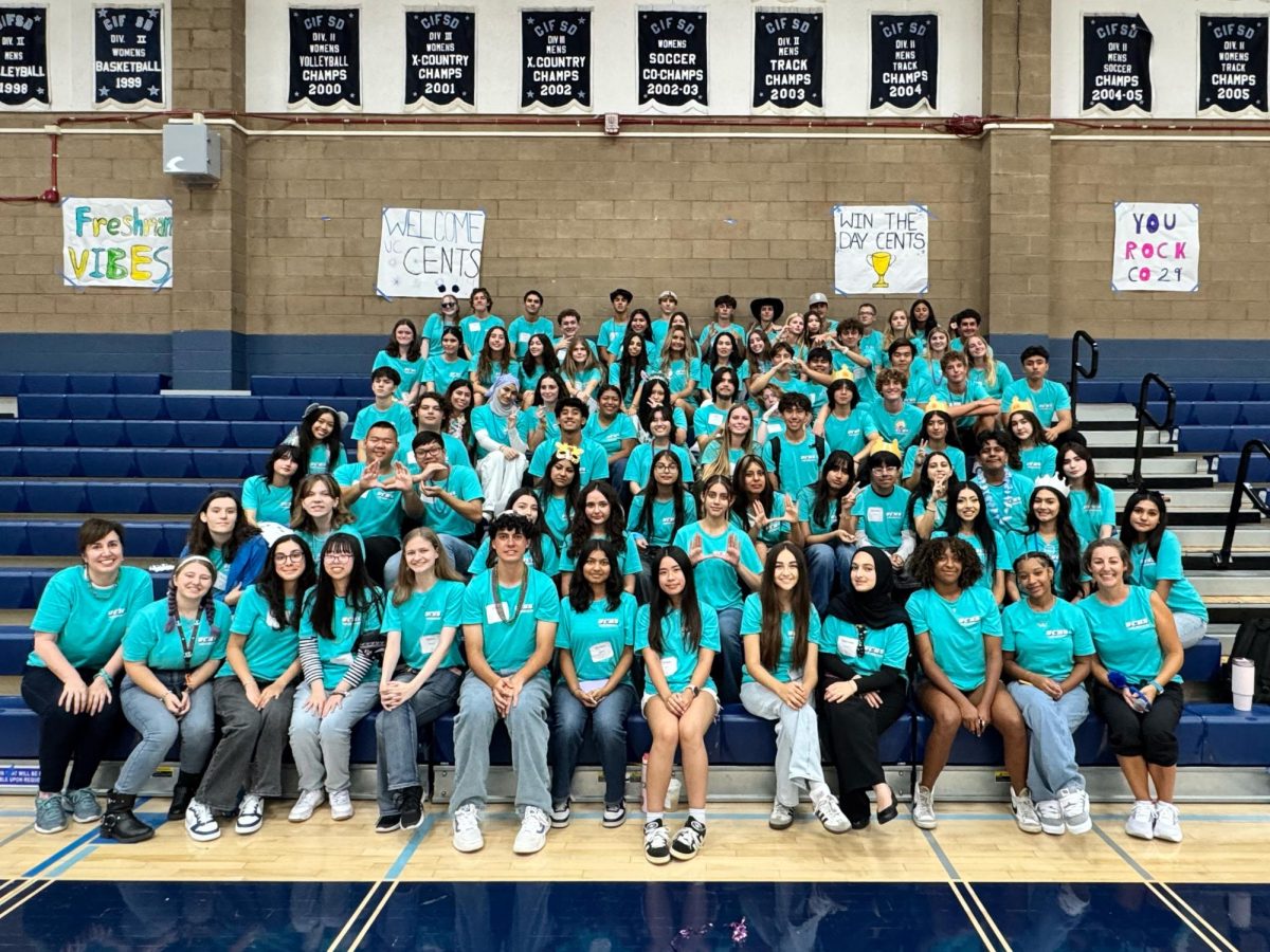 Linkcrew leaders pose for a picture after freshman orientation.